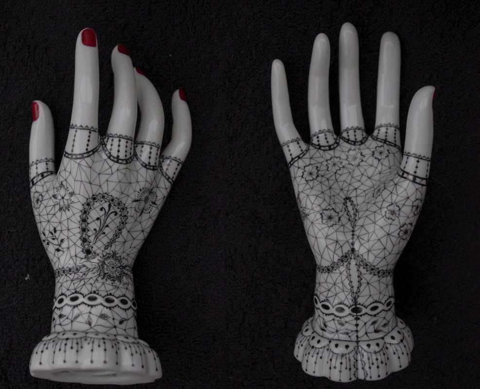 main à bijoux main en porcelaine pour bijoux